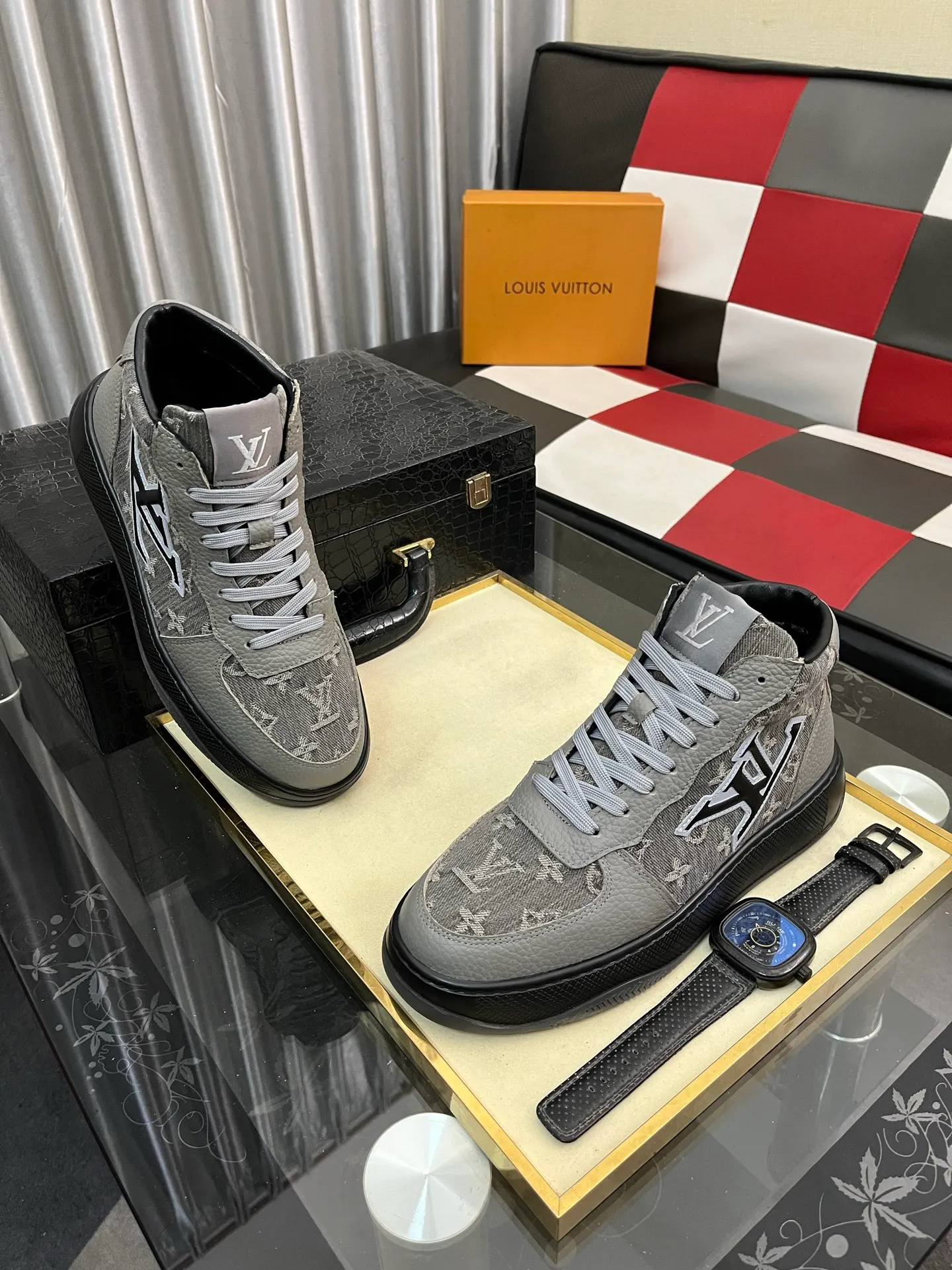 Ex-factory price: 438⌚️⌚️[LOUIS VUITTON] Same style as Louis Vuitton* official website 🚹Men's high-top casual shoes❤️Same style as popular celebrities and big names ~ Best-selling at home and abroad Lv focuses on the checkerboard series...Imported first-layer cowhide with special fabric ➕Full cotton, code number: 38-443️⃣Colors available